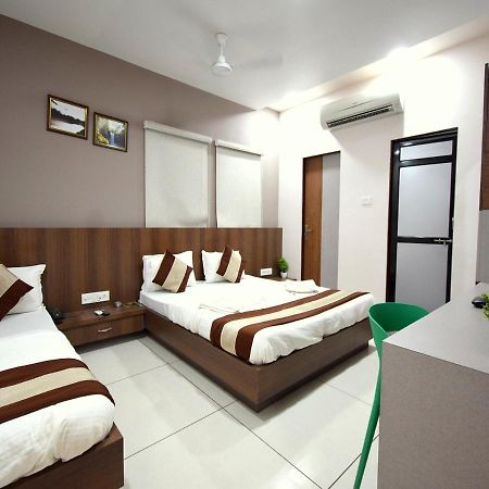 Hotel Embassy Kalol Luaran gambar