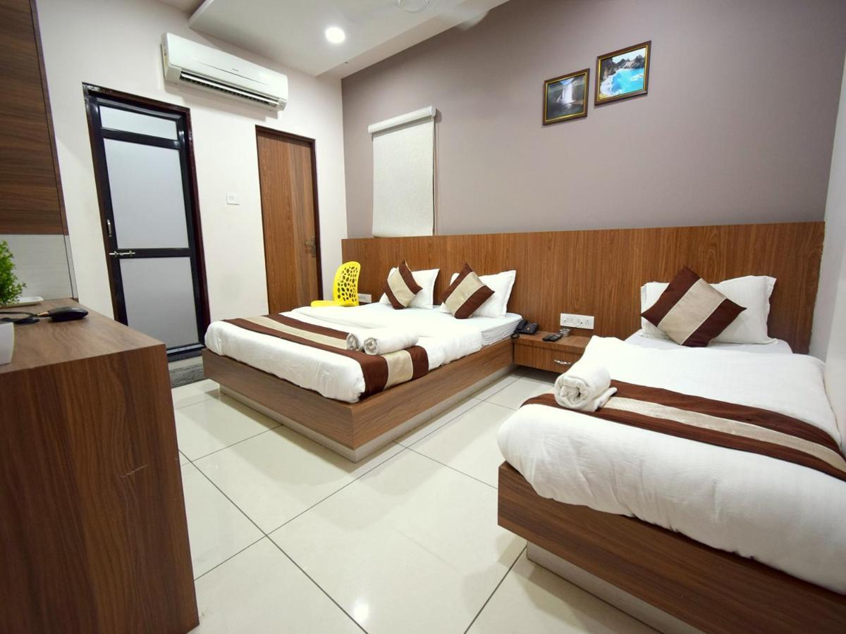 Hotel Embassy Kalol Luaran gambar