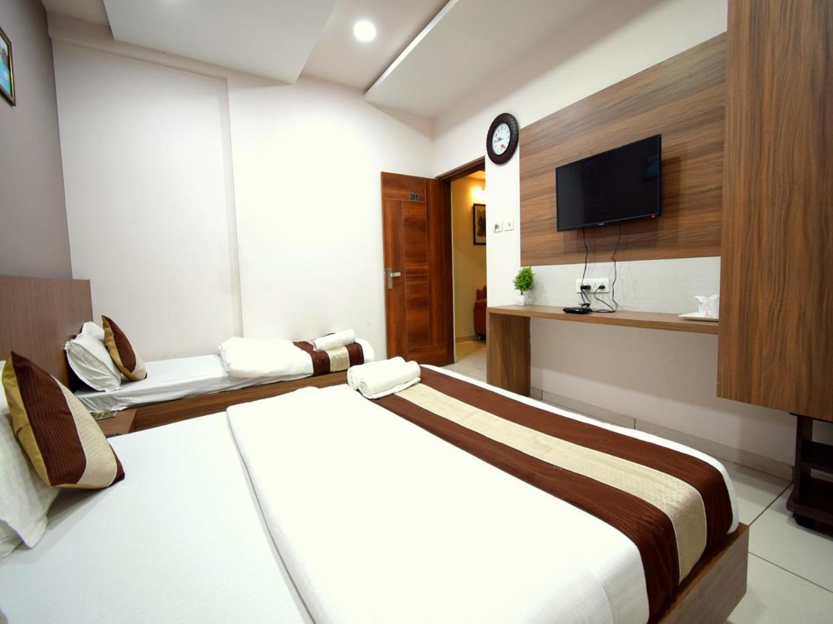 Hotel Embassy Kalol Luaran gambar