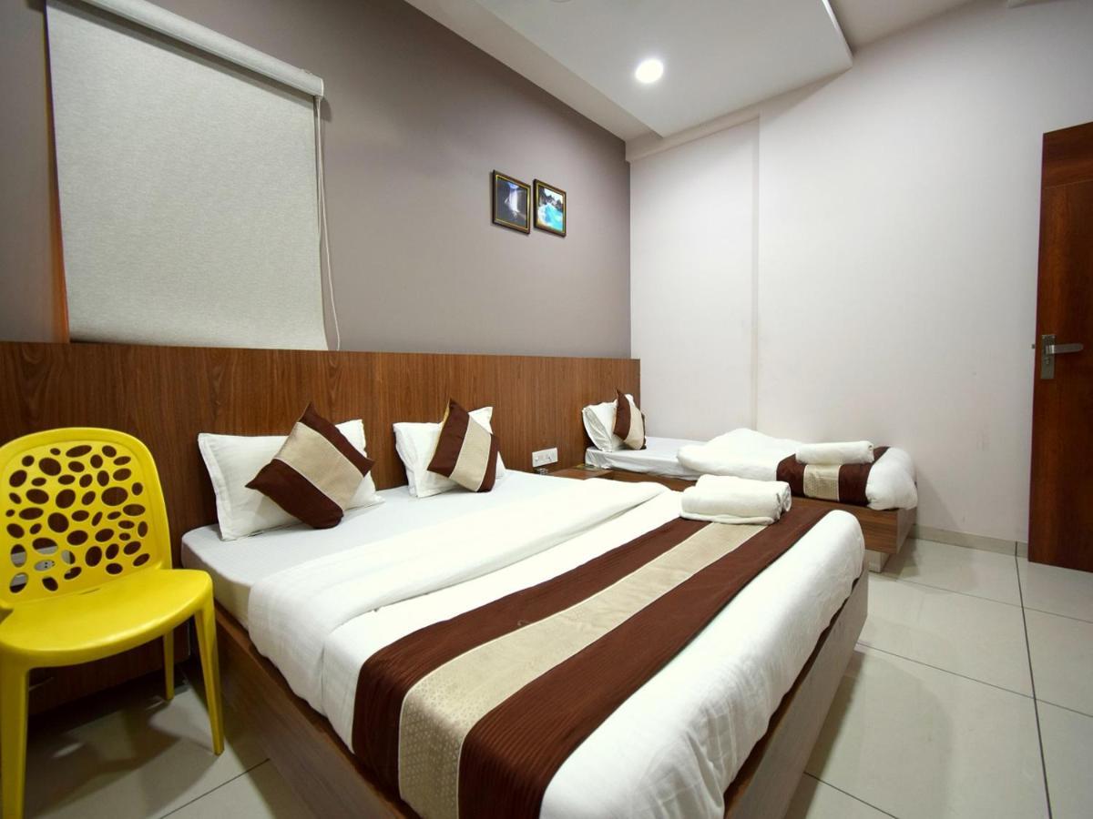 Hotel Embassy Kalol Luaran gambar