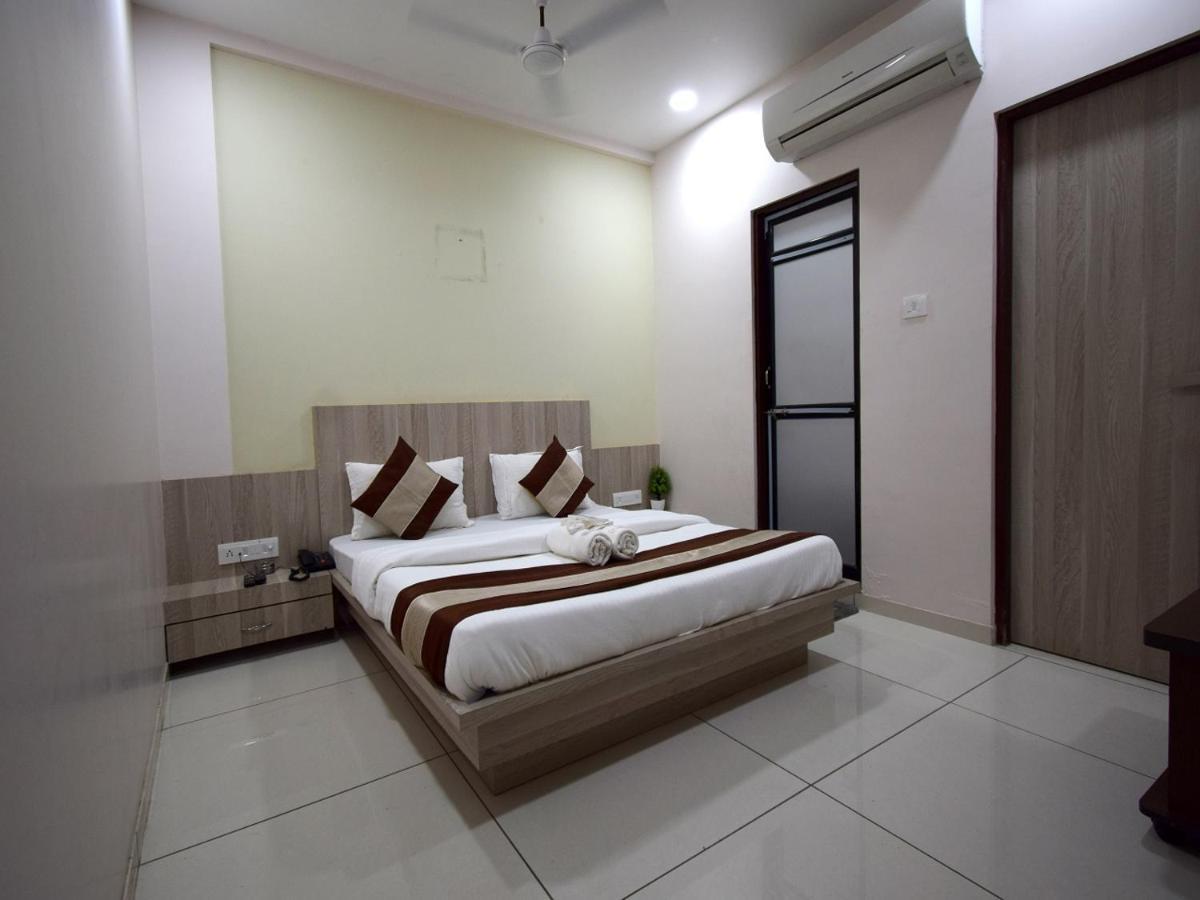 Hotel Embassy Kalol Luaran gambar