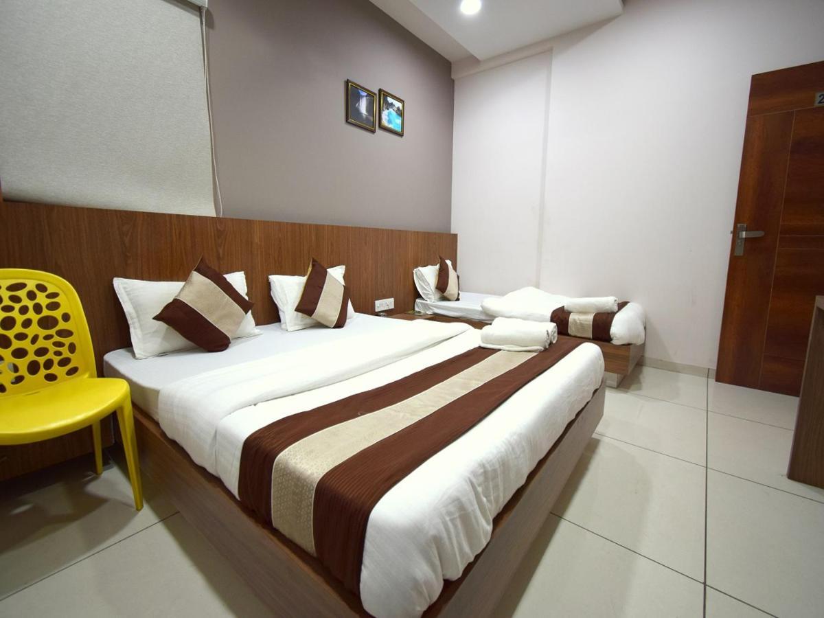 Hotel Embassy Kalol Luaran gambar