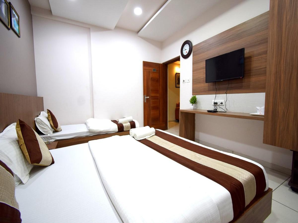 Hotel Embassy Kalol Luaran gambar