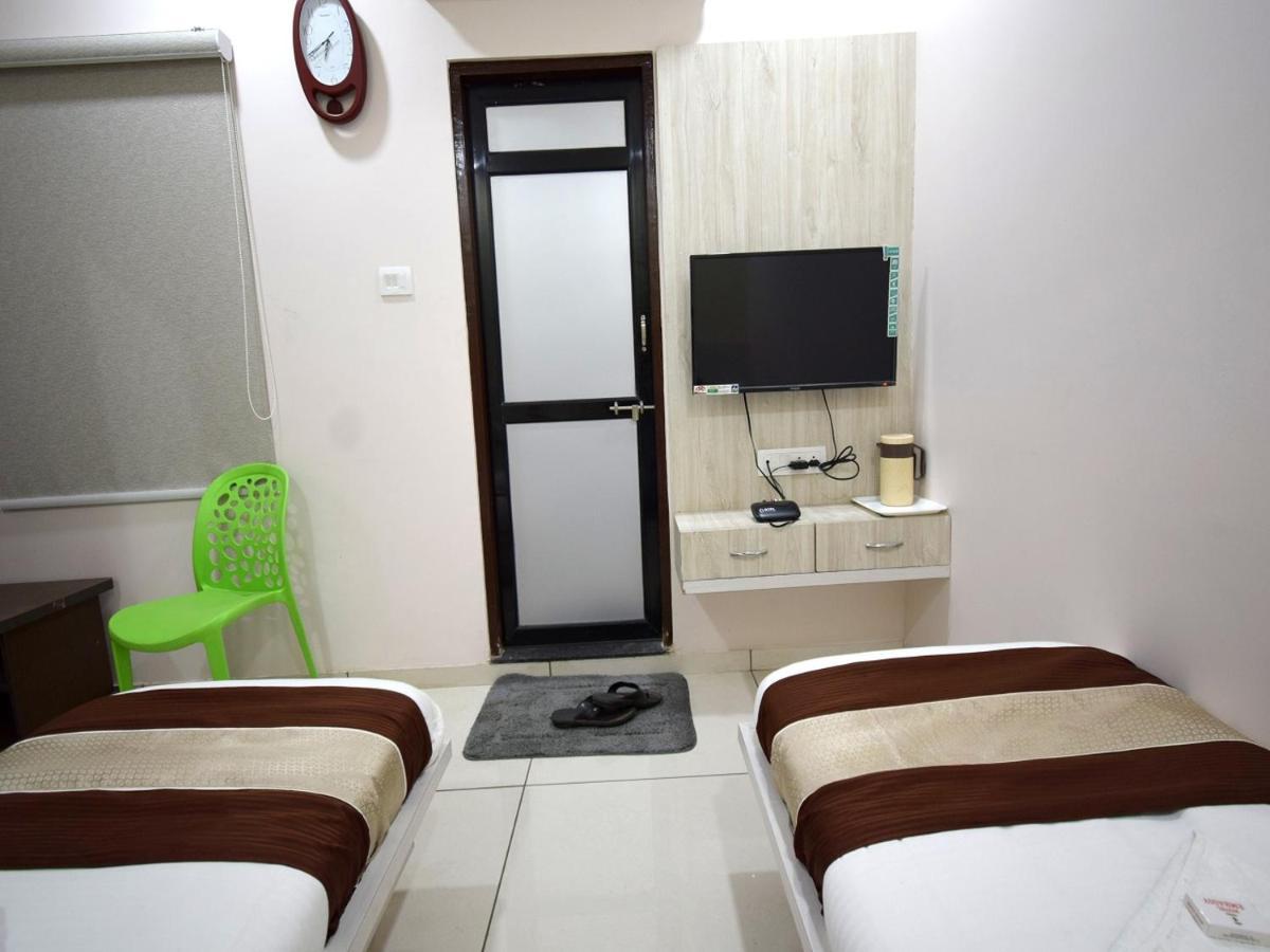 Hotel Embassy Kalol Luaran gambar