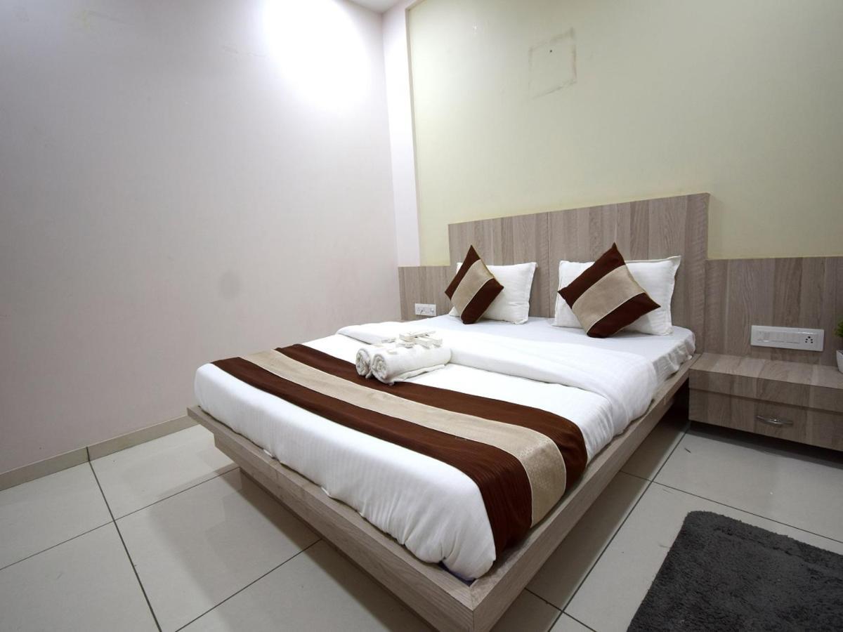 Hotel Embassy Kalol Luaran gambar