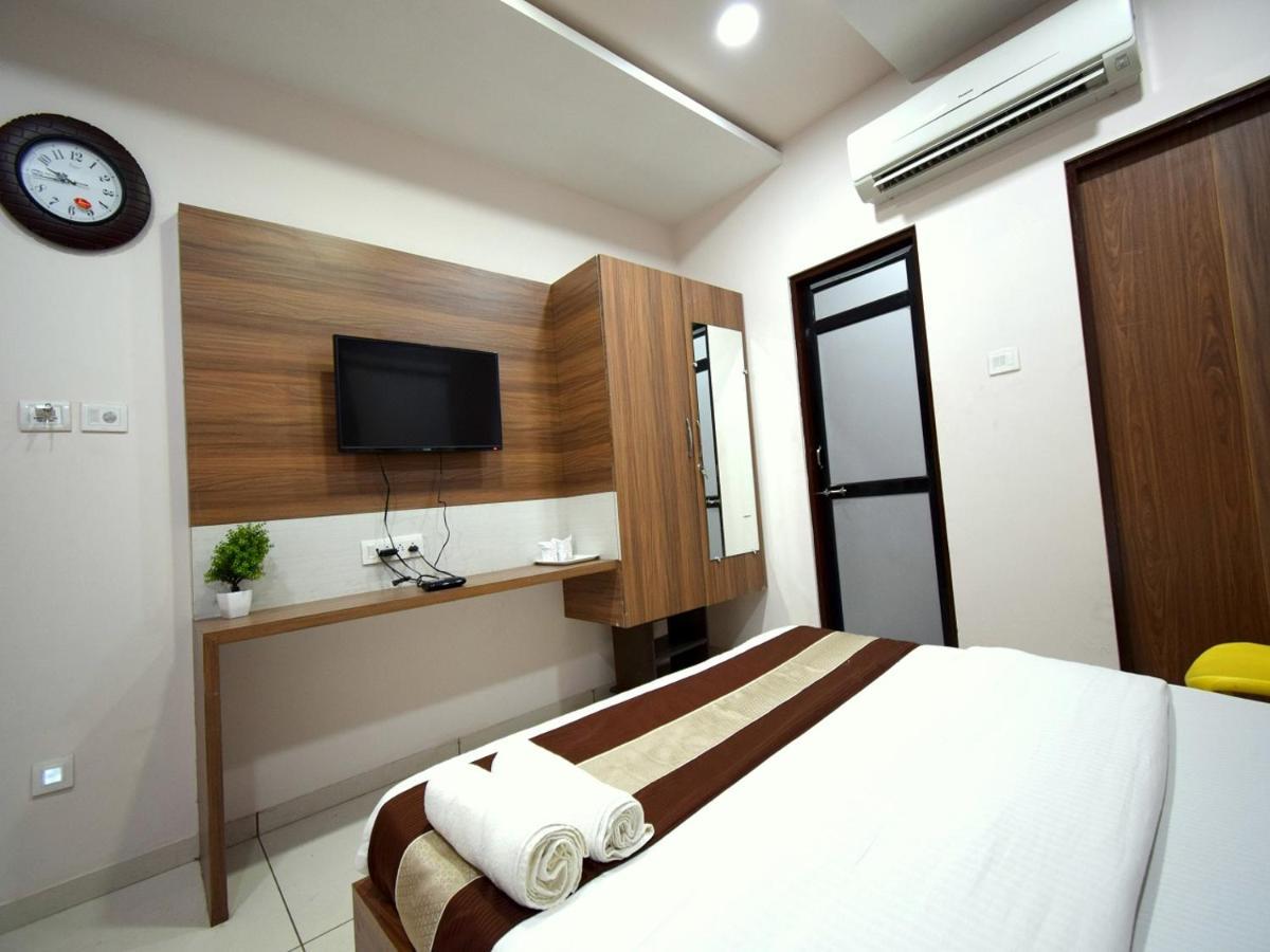 Hotel Embassy Kalol Luaran gambar