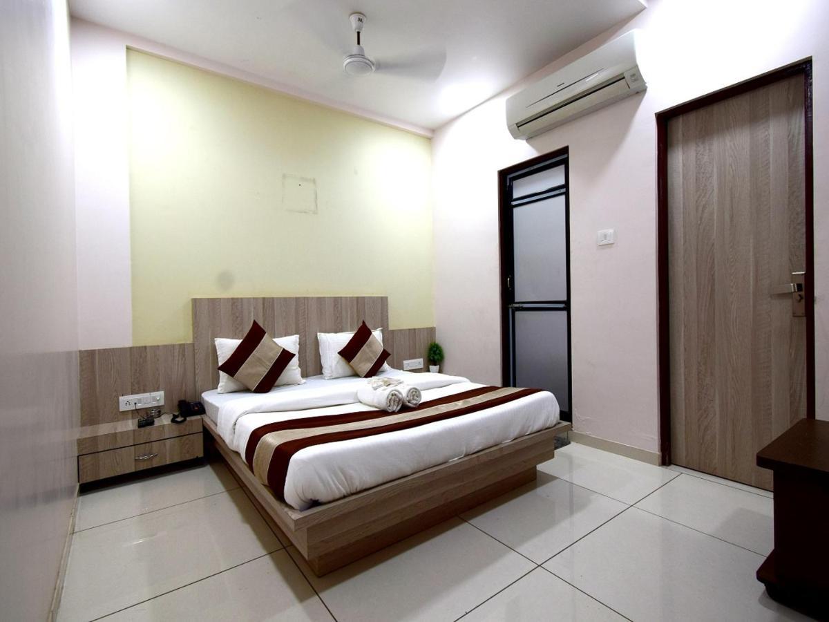 Hotel Embassy Kalol Luaran gambar