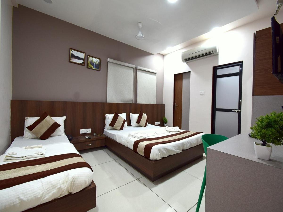 Hotel Embassy Kalol Luaran gambar