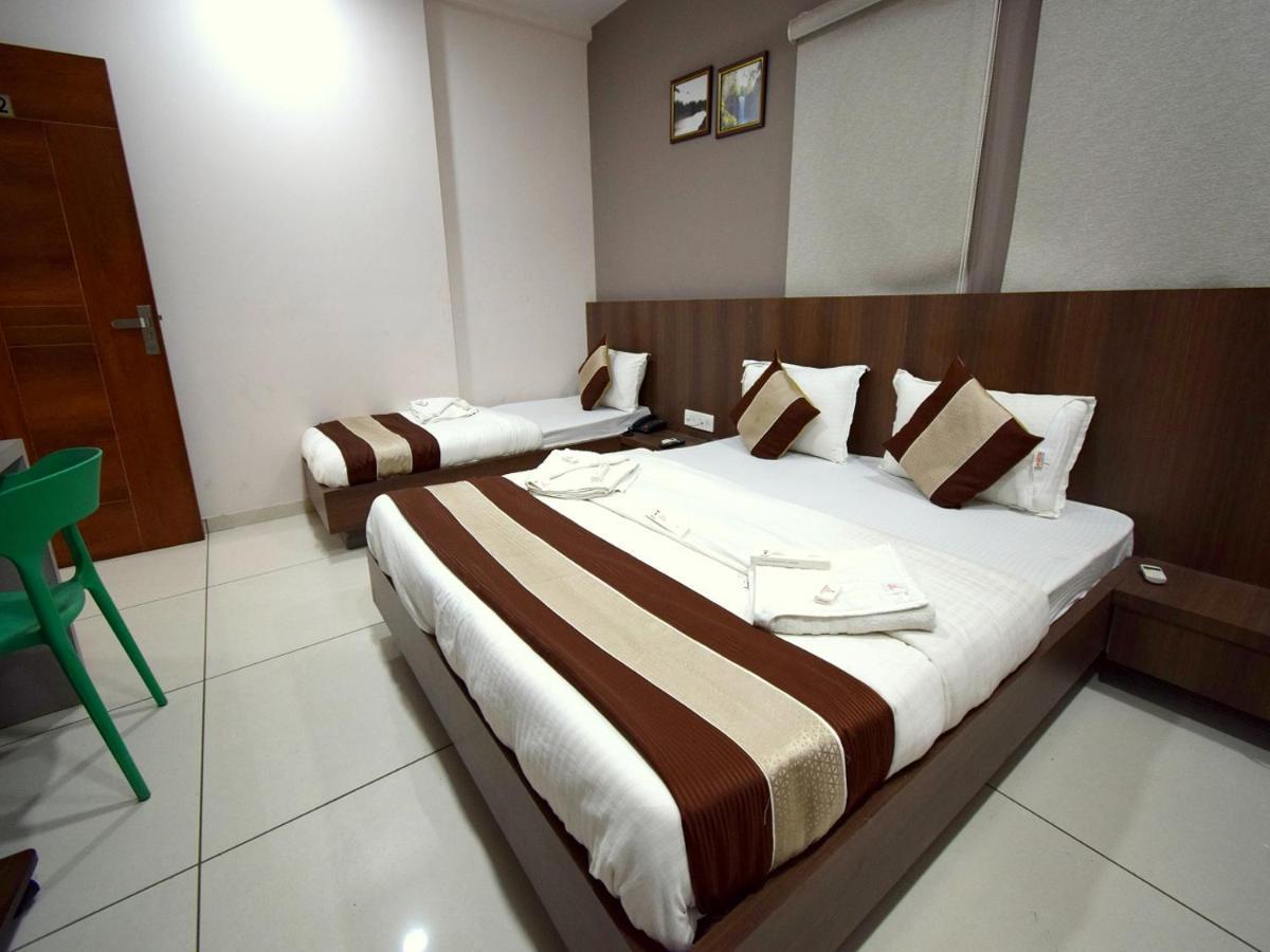 Hotel Embassy Kalol Luaran gambar