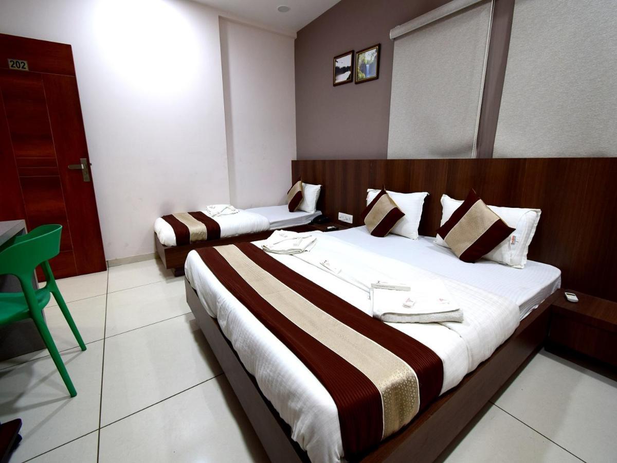 Hotel Embassy Kalol Luaran gambar