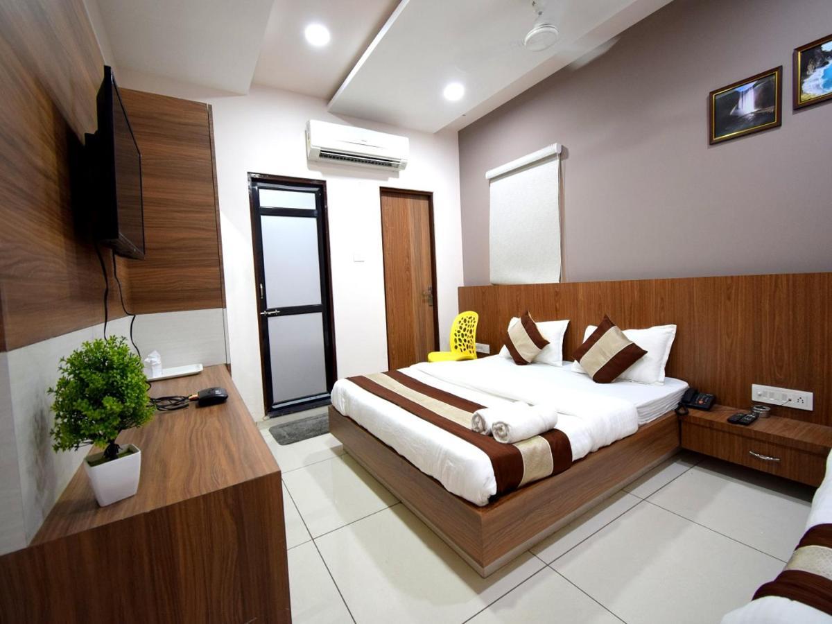 Hotel Embassy Kalol Luaran gambar