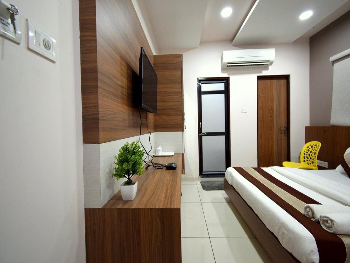 Hotel Embassy Kalol Luaran gambar
