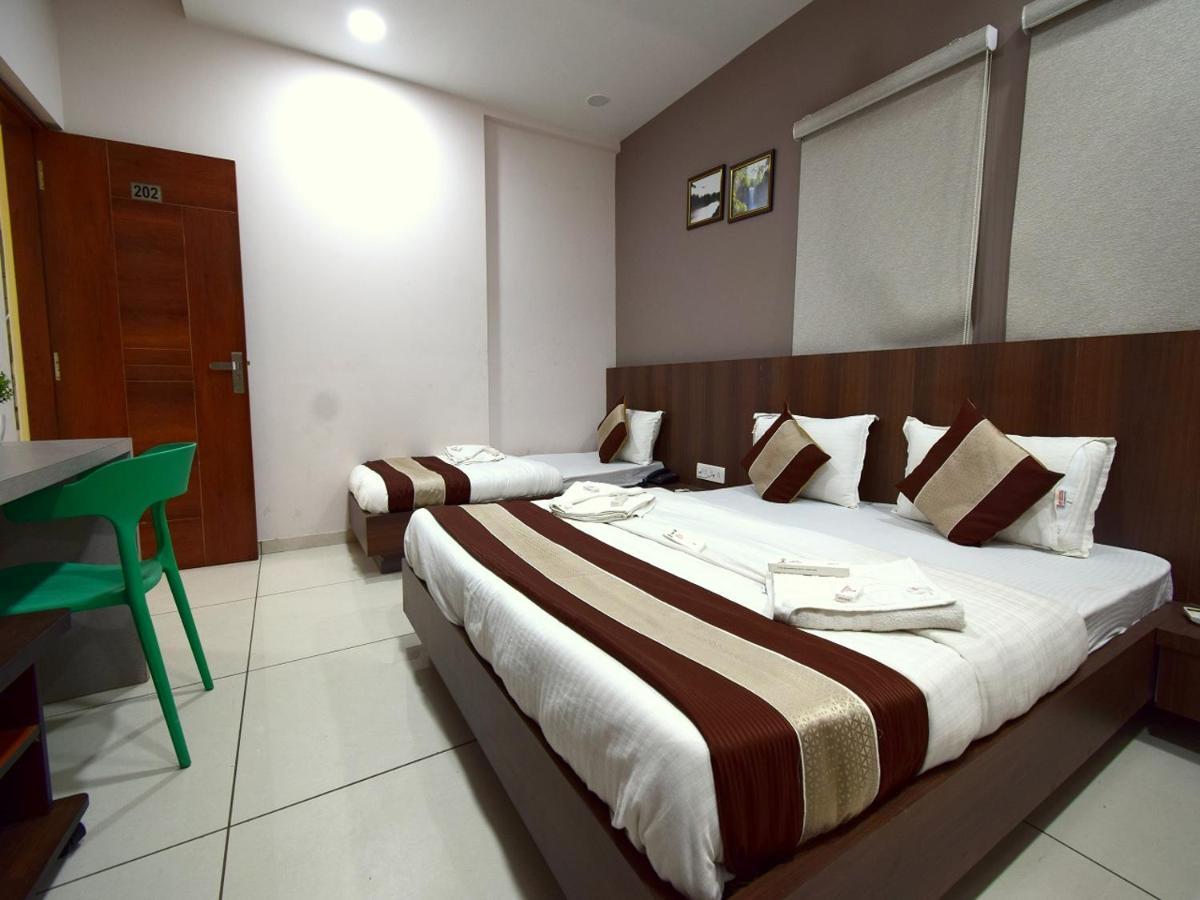 Hotel Embassy Kalol Luaran gambar