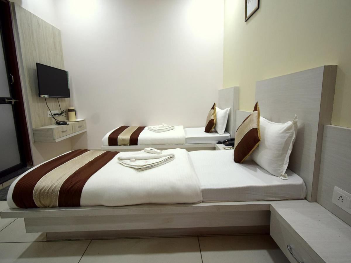 Hotel Embassy Kalol Luaran gambar